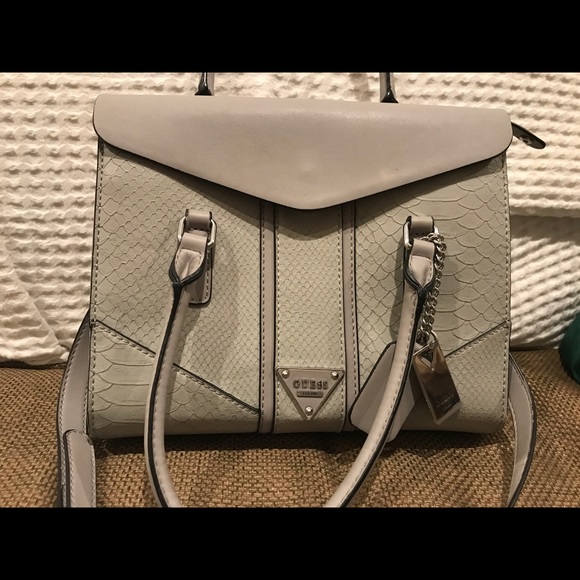 Guess Purse - Picture 1 of 4